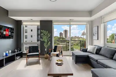 Image de Spacious 3-bedroom apartment with Ac, WiFi in cool Minneapolis