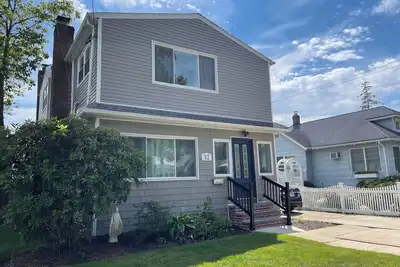 Image de Your Farmingdale Escape: 5br, 2ba Home with Backyard & Prime Location