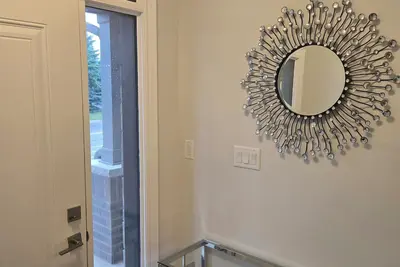 Image de Brand new Modern 4 Bedroom Home in prestigious Oakville community