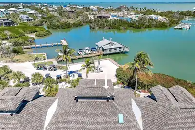 Image de Captain Jacks -Look No Further - This Is True Luxury! 6 P Golf Cart; Pool; Slip