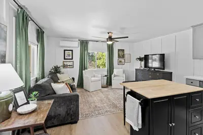 Image de Cottage on King: Stylish and comfortable in the country!