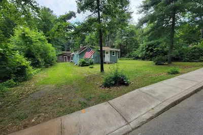 Image de Charming Updated Village Cottage