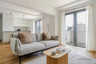 Image de Blueground | Alvalade, balcony, nr Campo Pequeno