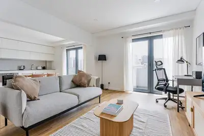 Image de Blueground | Alvalade, balcony, nr Campo Pequeno