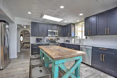 Image de Large 7-bedroom, 4-bath house in Nw Tucson - Pool, Pool Table, Sleeps 14+