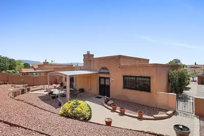 Image de Casa Herradura: Desert Charm Near Petroglyph Trails, in Albuquerque's Westside.