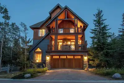 Image de Peak & Pine: 4-bedroom mountain townhouse at Kicking Horse Mountain Resort
