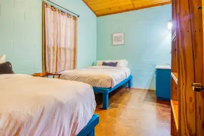 Image de Beautiful Secluded Cabin in the Woods - Second Wind Ranch