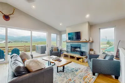 Image de Conveniently located home with wifi, hot tub & great views - dog friendly