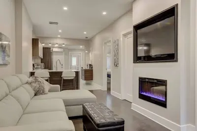 Image de Charming 2br townhouse w. Parking in Quiet Neighbourhood