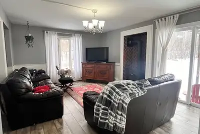 Image de Peaceful 3-bedroom cottage in the woods in Brandon