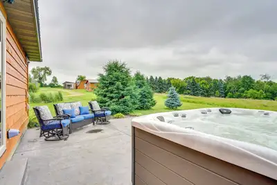 Image de Hot Tub & On-Site Trails: Spacious Stockholm Cabin