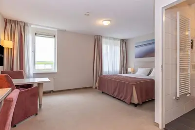 Image de Family Friendly Stay | Resort & Spa Access, Beach & Outdoor Adventure | 4 Units