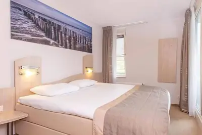 Image de 2 Modern Haven | Wellness & Pool escape near Theme parks and Beach getaway