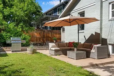 Spacious Modern | Groups |Family |Sloans lake