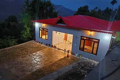 Image de Cozy Mukteshwar homestay with Himalayan views and warm local hospitality.