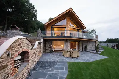 Image de Luxurious six star countryside retreat sleeping 6. Pet friendly with a hot tub and sauna.