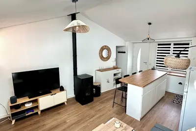 Image de Maison cosy entièrement rénovée proche de la mer