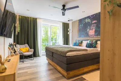 Image de Tropical whisper penthouse in Hof. Balcony, Weber grill, whirlpool, digital check-in