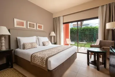 Image de Family Fun, Poolside Lounging & Beachfront Calm l Breakfast Included