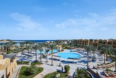 Image de Beachfront Beauty l 4 Family Rooms, Pools, Dining Options & Kids’ Activities