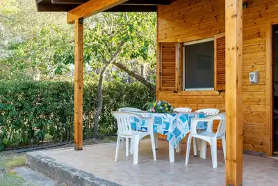 Image de Bungalow 'Agriturismo Alimini- 3' avec terrasse privée, Wi-Fi et climatisation