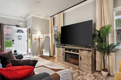 Image de 4 King Beds - 2 Game Rooms - Sleeps 24, By Dt & Uga