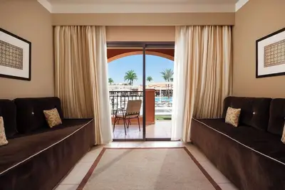 Image de Paradise Found: 3 Rooms with Outdoor Pools and Private Beach Access