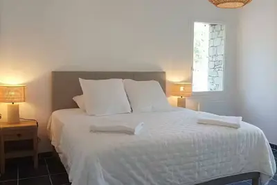 Image de Villa avec piscine privée, spa, pétanque, au calme à Gordes