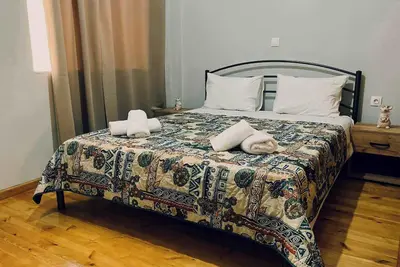 Image de Spacious 2 Bd Apt in Quiet Troezen Village