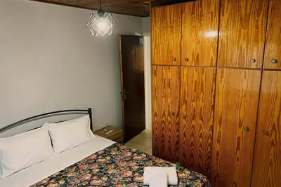 Image de Lovely 2 Bd Home in the Heart of Troezen