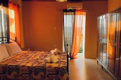 Image de Cozy 1 Bd Troezen Maisonette w Mountain View