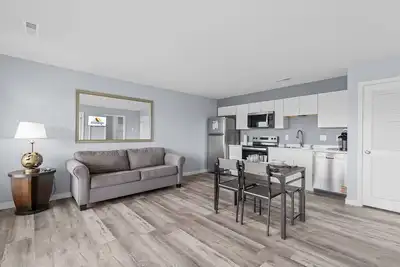Image de Remodeled Lakefront Condo | Swim-Up Bar, Tiki Bar & Full Marina Access!