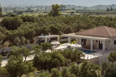 Image de Olithera Villa, Private Pool & 1acre Green Land