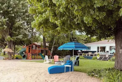 Image de Bee's Luxury BeachHouse - Hot tub, Sauna, Playground, & Game room