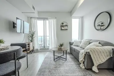 Image de Suite Mia | Modern Condo Near Cn Tower - Balcony & Stunning View