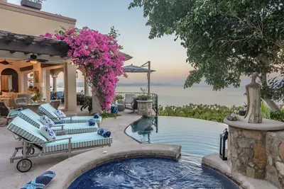 Image de Oceanfront in Villas Del Mar Palmilla | Expansive Terraces | Chef & Butler