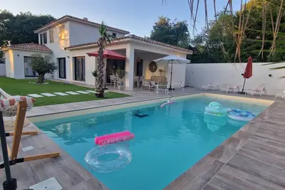 Image de Villa avec piscine et terrain de boule