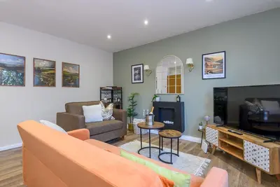 Image de Pass the Keys | Family Friendly home in Baildon Court-Free Parking