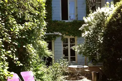 Image de Maison de charme avec jardin arboré dans joli village à 15mns de Lyon