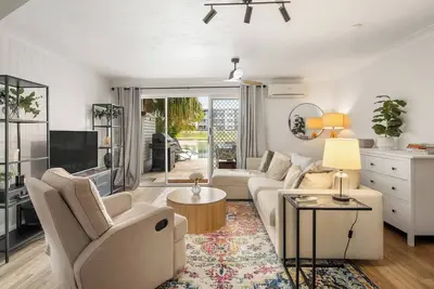 Image de Elanora Oasis Lakefront Serenity and Resort Living