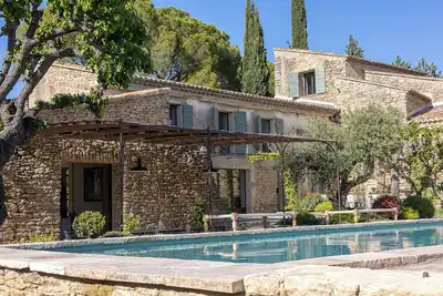 Image de Mas de luxe à Gordes avec piscine & vue Charme confort et confidentialité