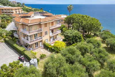 Image de La Casa di Sara Trilocale con con giardino privato