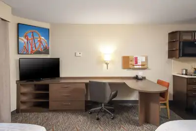 Image de 2 Family Suites w/ Kitchens, Fitness, Pool Access