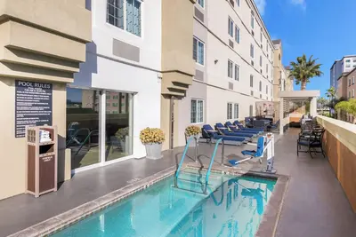 Image de Perfect for Groups! 3 Double Studios, Laundry, Gym & Pet‑Friendly
