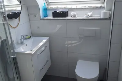 Image de New, quiet apartment with roof terrace surrounded by greenery in Solingen-Gräfrath