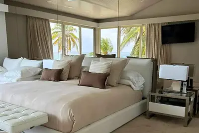 Image de Stunning Oceanfront Villa, 8br, Private Pool & Beach Access