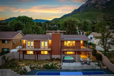 Image de New! Salt Lake Gem Hot Tub, Sauna & Great Location