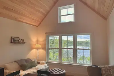 Image de Cozy lakeside cottage in Mount Holly, Vt