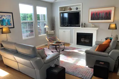 Image de Spacious 4-bedroom house with WiFi, Ac in enjoyable Carlsbad --Walk to the Beach